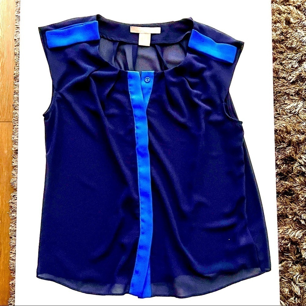 Super Cute Semi-Sheer Navy & Blue Flowy button up Blouse!